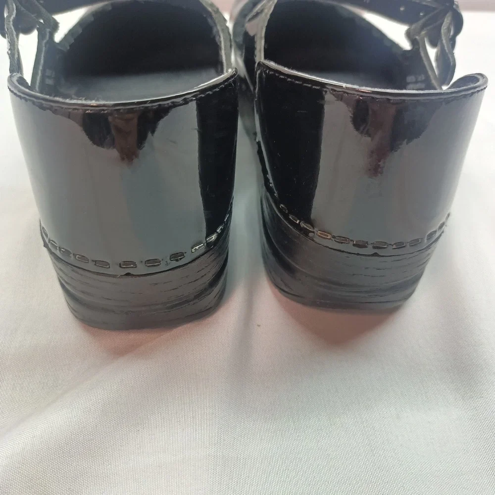 Dansko Kids Black Patent Leather Scalloped Mary Jane Clogs Shoes Size 34 US 3/4